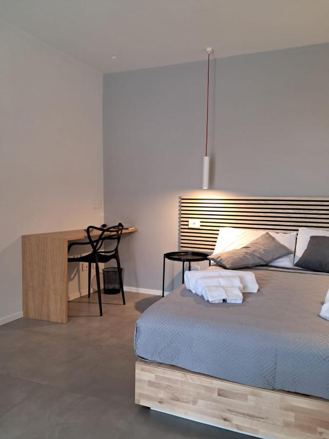 Porta San Paolo House Aparthotel Castelbuono  Bagian luar foto
