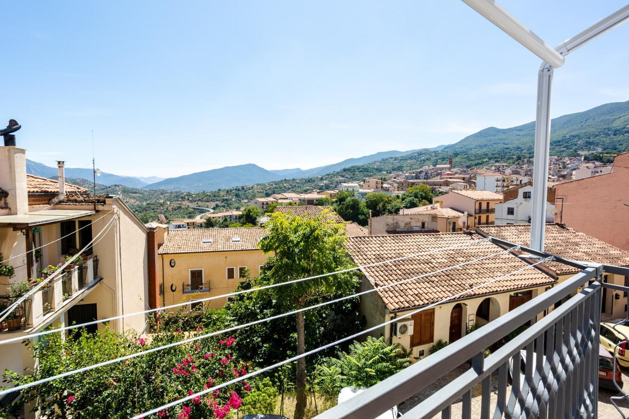 Porta San Paolo House Aparthotel Castelbuono  Bagian luar foto