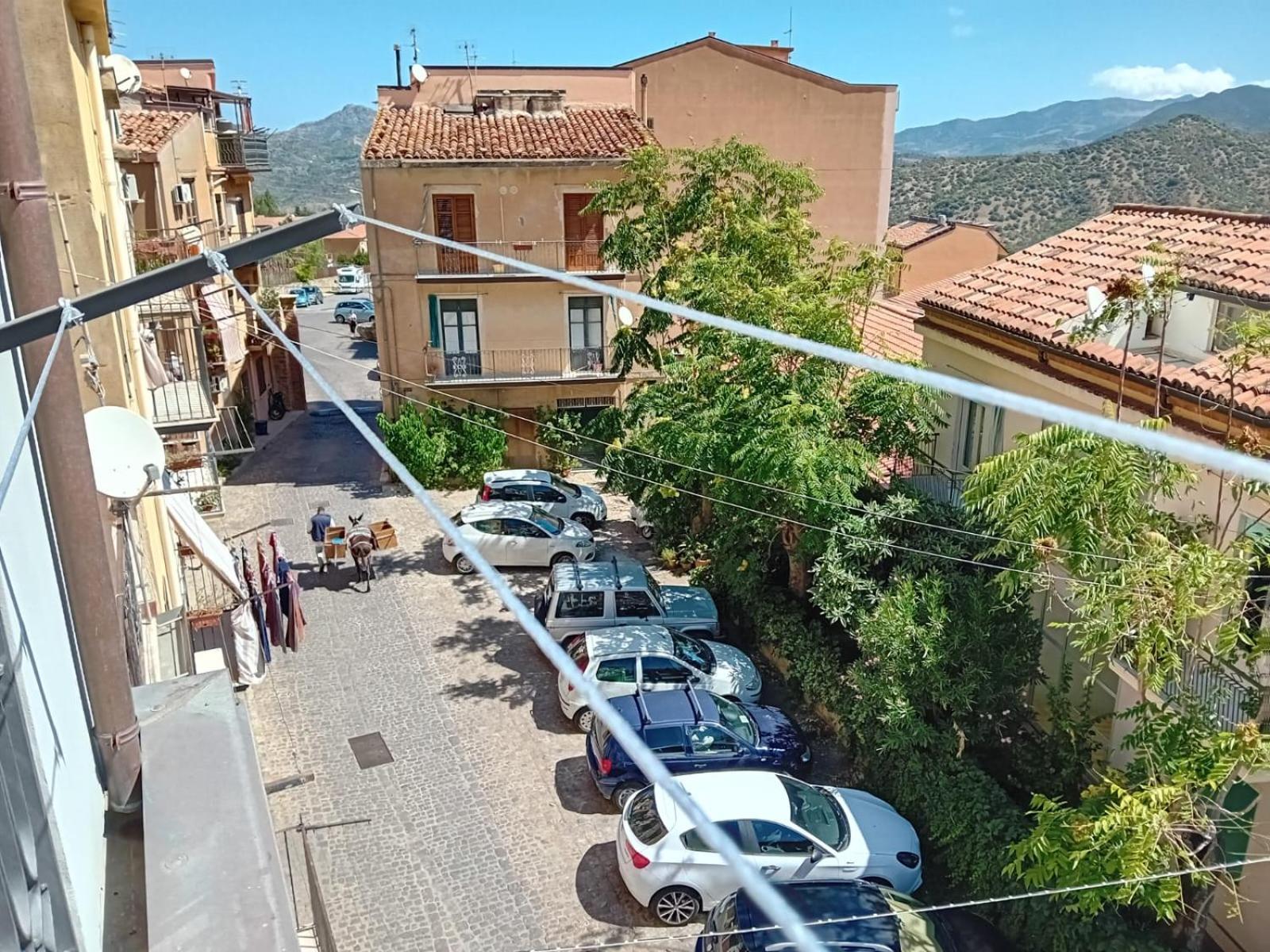 Porta San Paolo House Aparthotel Castelbuono  Bagian luar foto