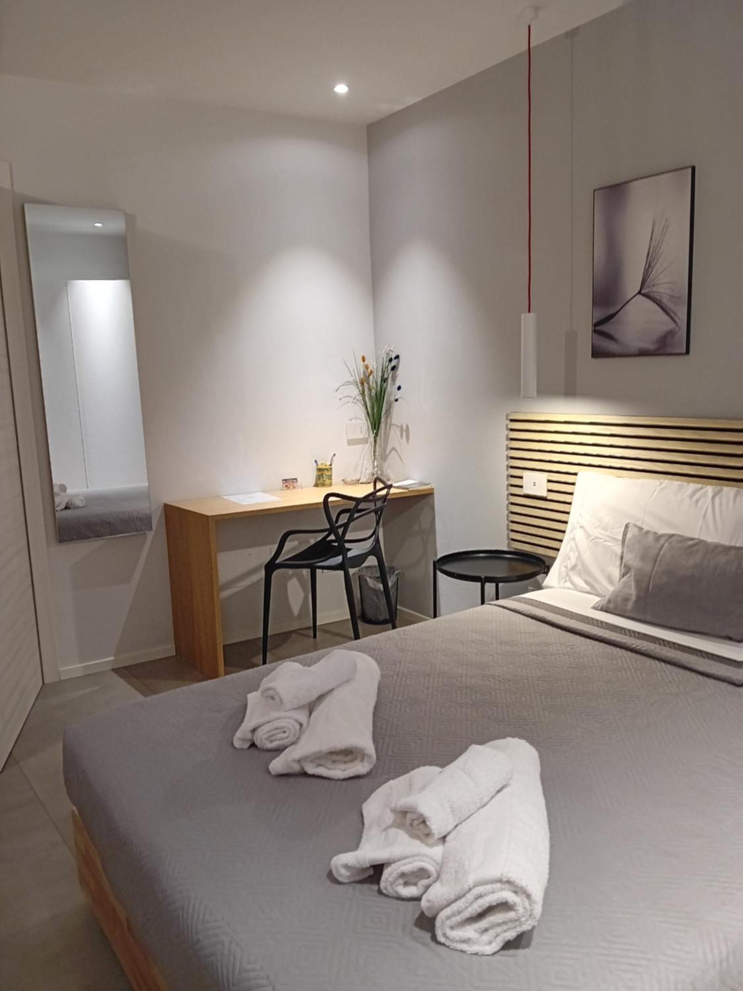Porta San Paolo House Aparthotel Castelbuono  Bagian luar foto